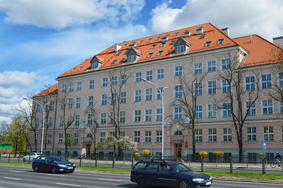 Liceum Im Goethego W Warszawie Dach Liceum Sobieskiego w Warszawie przy Czerniakowskiej | domyidachy